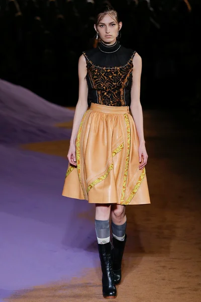 Look 25